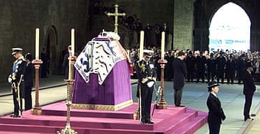 Prince Charles (left), Prince Andrew (second left), Prince Edward (right) and Viscount Linley stand vigil at the coffin of the Queen Mother 