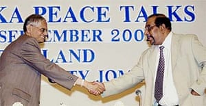 Sri Lanka's constitutional affairs minister, GL Peiris, and chief negotiator of the Tamil Tigers, Anton Balasingham, shake hands