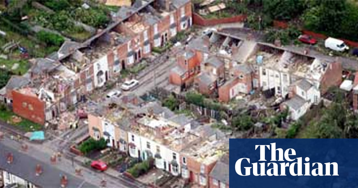 Tornado Wreaks Havoc In Suburbs Of Birmingham Environment The Guardian