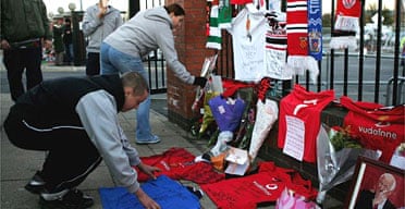 Fans pay tribute to George Best outside Old Trafford. Photograph: Alex Livesey/Getty 