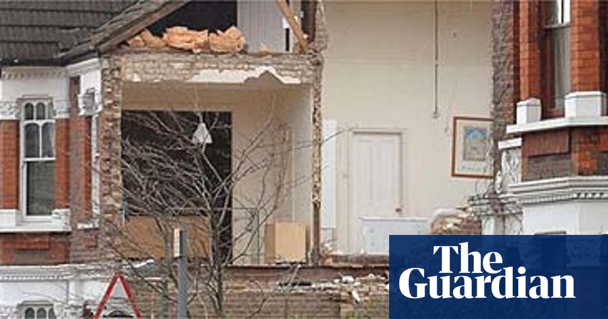 wallpapers Tornado London six hurt as tornado strikes in london