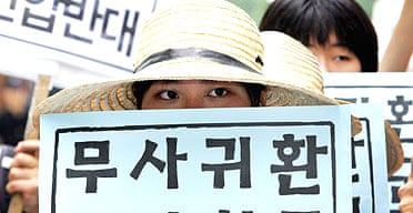 A South Korean woman takes part in a rally to call for the safe return of 23 kidnapped South Korean church workers in Afghanistan