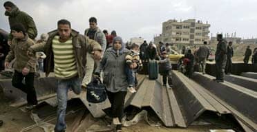 Palestinians cross from Gaza into Egypt