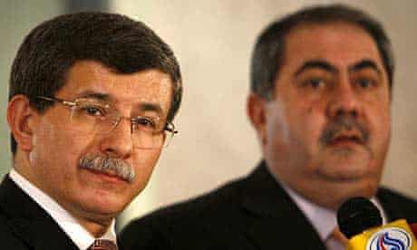 Turkish envoy Ahmet Davutoglu (l) with the Iraqi foreign minister, Hoshiyar Zebari