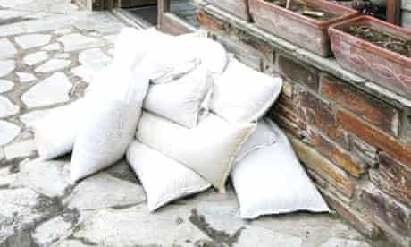 Sandbags protect Cornish homes