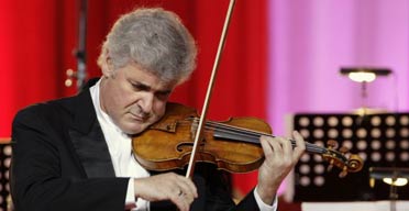 Violinist Pinchas Zuckerman plays a 250 year-old Guarnerius del Gesu violin during a concert in Pashkov House, Moscow