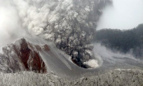 Smoke and ash rise from the Chaitén volcano in Chile