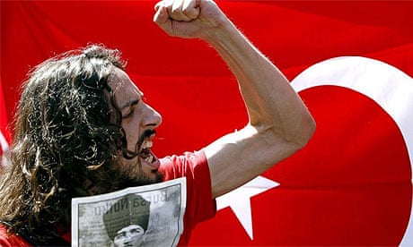 Pro secular Turk demonstrator