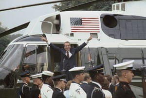 Gallery deepthroat dies : Richard Nixon leaves the White House