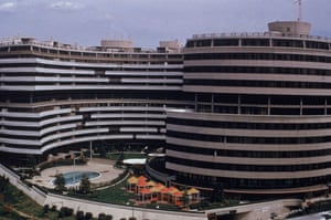 Gallery deepthroat dies : Watergate Hotel