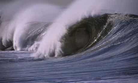 Breaking waves in the Pacific Ocean