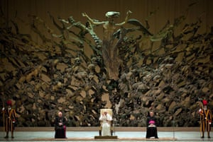 Gallery Eyewitness: Pope Benedict at his weekly general audience