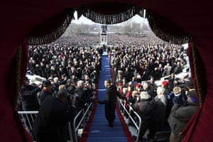 Gallery Eyewitness: Barack Obama decends towards the podium to give his inaugural address