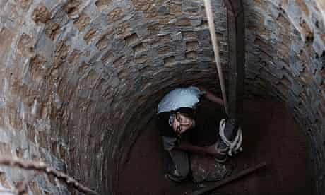 Palestinians rebuild a tunnel that links the Gaza Strip to Egypt
