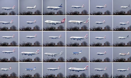 Planes landing at Heathrow in chronological order in just one hour 