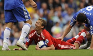 Chelsea v Liverpool : Lucas looks up at Deco after being fouled by Lampard