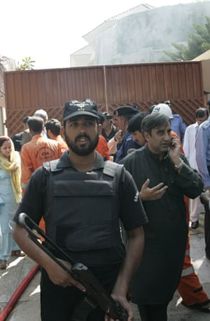 Bomb in Islamabad: An anti-terrorist officer stands guard