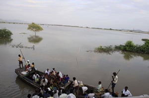 Flooding in India: villagers return home after flooding