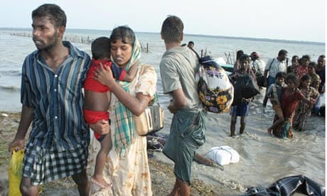 Refugees from Tamil Tiger areas cross over from Tamil Tiger rebel