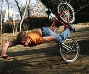 Kerry Skarbakka: Kerry Skarbakka falls from his bike