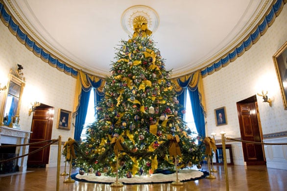 Volunteers Decorate White House For Christmas Us News The Guardian