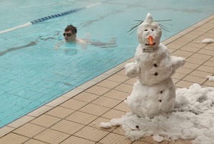 Gallery Snowman gallery: London: a snowman next to  the heated pool at the Oasis Sports Centre.
