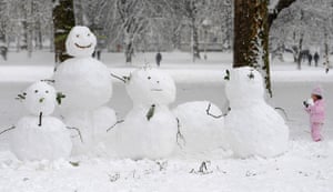 Gallery Snowman gallery: London: A child helps build snowmen in Green Park.