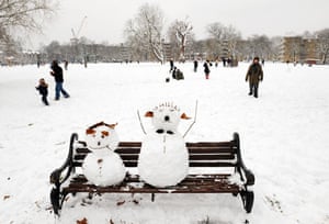 Gallery Snowman gallery: London: Snowmen on a park bench in Clissold Park, Stoke Newington.