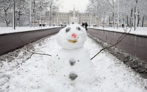 Gallery Snowman gallery: London: a snowman sits in front of Buckingham Palace on The Mall.
