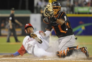 24sport: Puerto Rico runner Bernie Williams is out at home plate
