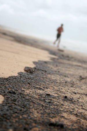 Oil Spill in Queensland: Oil Spill in Queensland, Australia