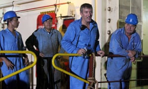 pirates phillips richard maersk alabama somali hostage crew members ship elders fbi talks over captain