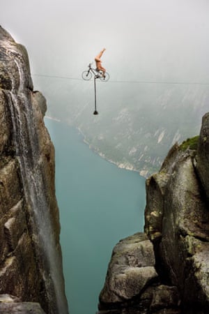eskil ronningsbakken balancing artist