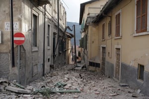 Before & after earthquake: Piazza Rocca di corno in L'Aquila