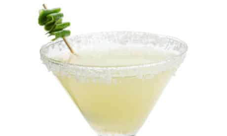 Margarita cocktail with lime garnish
