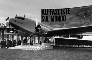 Fiat : A Fiat plane in Milan in 1940