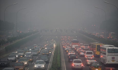 Traffic runs slowly as heavy haze hangs over Beijing, China, 18 June 2009. &#13;