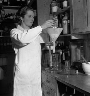 Margaret Thatcher: 1950: Margaret Roberts  at work in a laboratory as a research chemist