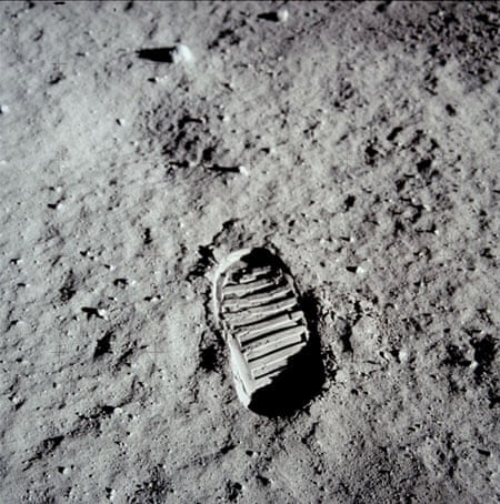 Apollo-11-landing-on-moon-002.jpg?width=
