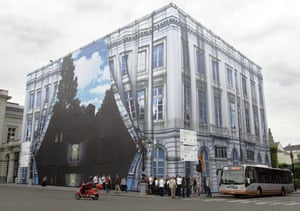 Musee Magritte Museum: Magritte Museum in Brussels covered with a giant canvas