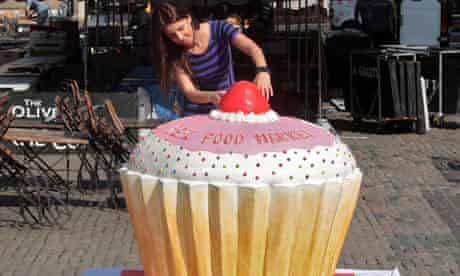 World's largest cupcake