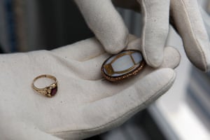 Keat's House: An engagement ring and brooch