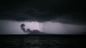 Krakatau volcano: Powerful lightning hits the volcano's crater in June 2009