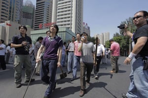 Urumqi riots: Han Chinese vigilantes take to the streets armed with sticks