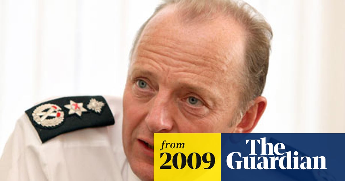 Northern Irish Politicians Failing To Address Sectarian Division Says Outgoing Police Chief northern-irish-politicians-failing-to-address-sectarian-division-says-outgoing-police-chief