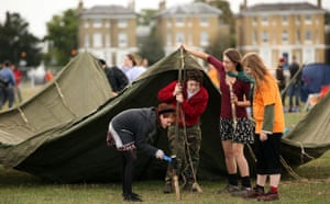 Camp for Climate Action : Climate change protesters set up camp on Blackheath green, London