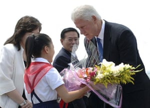 Korea and the US: 2009: Former US President Bill Clinton is welcomed in Pyongyang