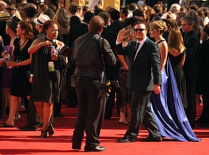 Emmys : Ricky Gervais arrives on the red carpet for the 2009 Emmy Awards 