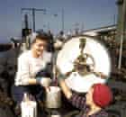 Second world war: Women painting a submarine