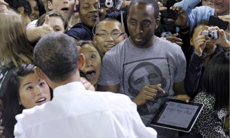Barack Obama signs iPad